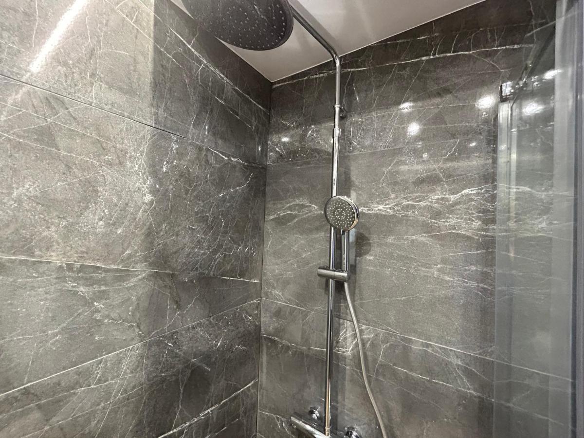 Port Twins Suites No1 Pireus Exteriör bild