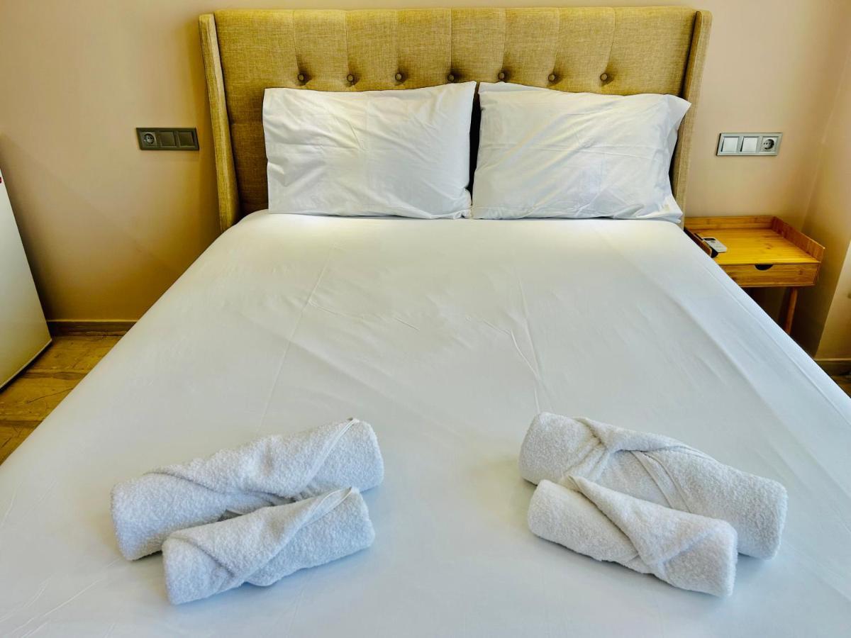 Port Twins Suites No1 Pireus Exteriör bild