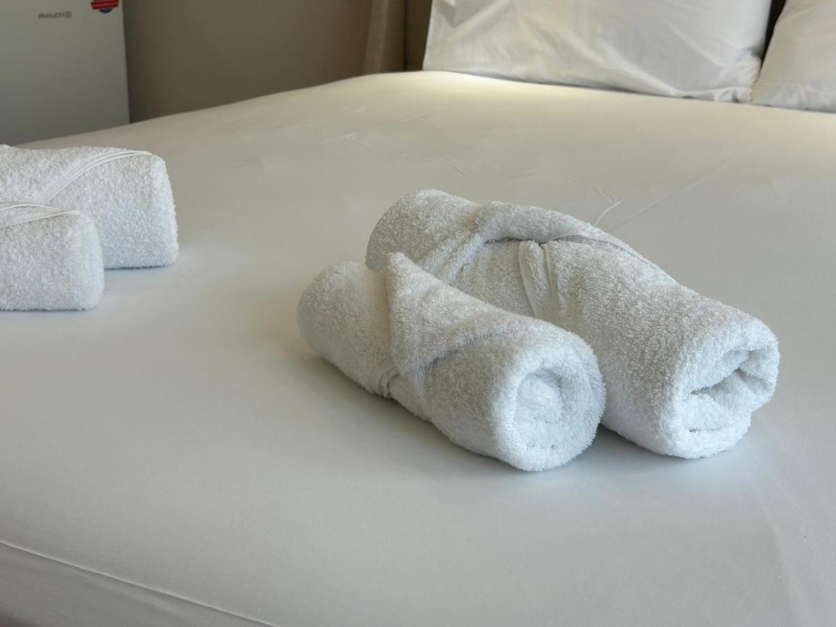 Port Twins Suites No1 Pireus Exteriör bild