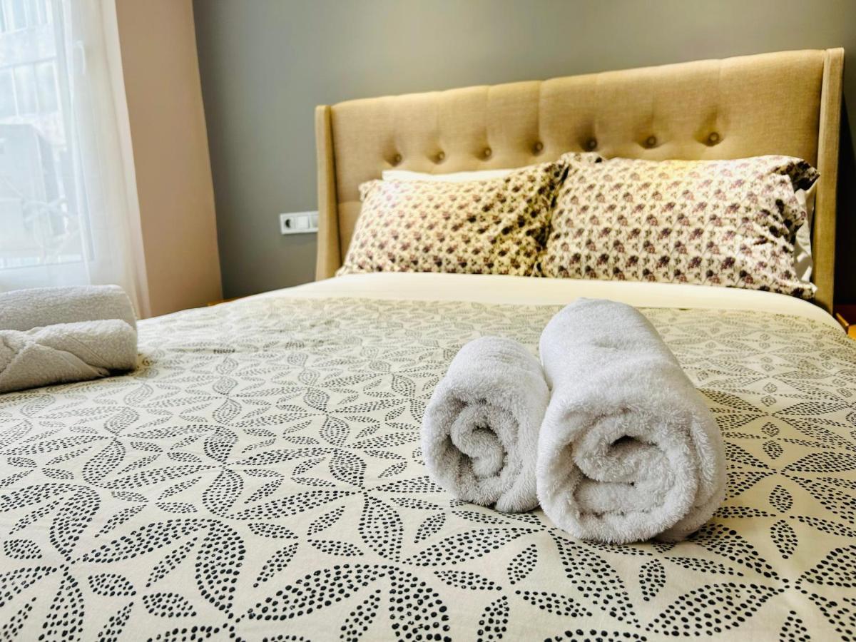 Port Twins Suites No1 Pireus Exteriör bild